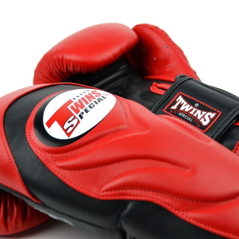 Twins BGVL6 Black Red Muay Thai Gloves 2 Twins BGVL6 Black Red Muay Thai Gloves - Image 2